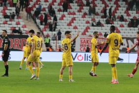 eyupspor-antalyasporu-deplasmanda-farkli-gecti-XMY5OjDZ.jpg