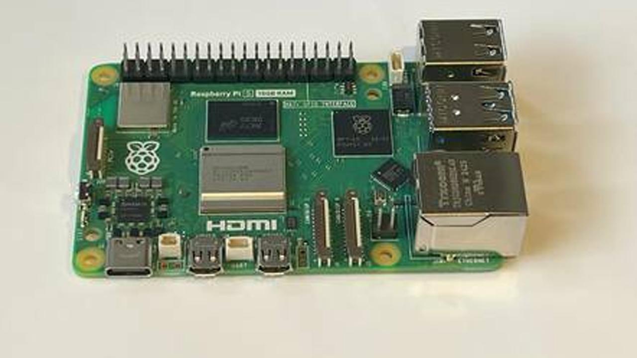 guclu-kucuk-mucize-raspberry-pi-5-ile-tek-kartlik-bilgisayar-devrimi-KDC7ETul.jpg