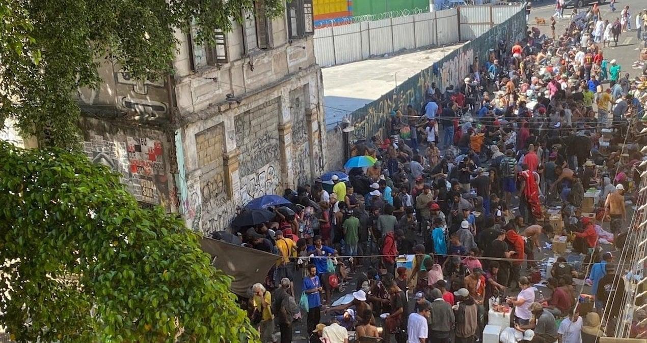 herkesin-yuruyen-cesetler-dedigi-30-yildir-ayni-yerde-bir-araya-gelen-gizemli-topluluk-mCvP6AdB.jpg