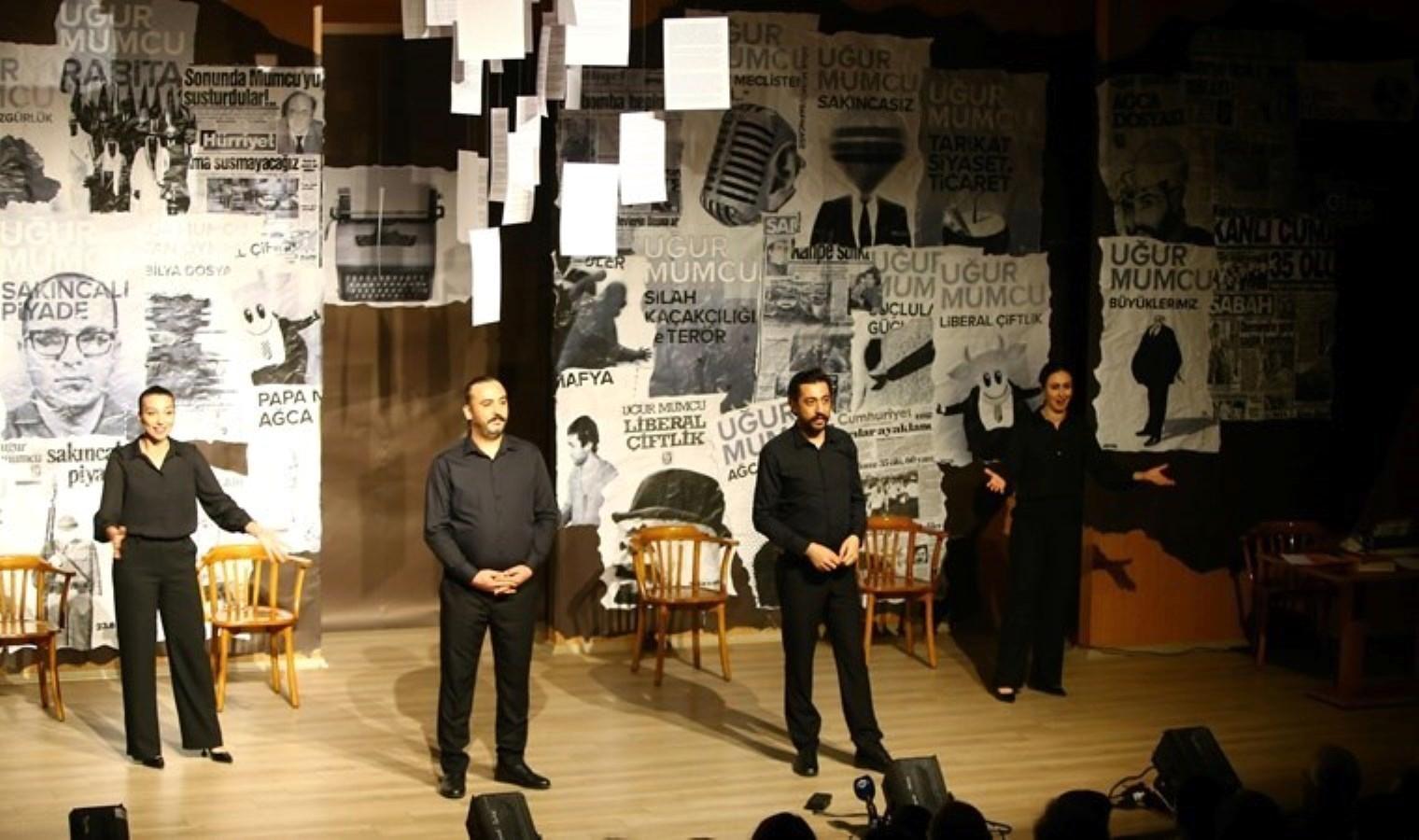 karabaglar-kent-tiyatrosundan-ugur-mumcuya-saygi-durusu-perde-indirilirken-dusuncelerin-yankisi-eKxqH4AK.jpg