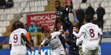 kasimpasa-hatayspor-macinda-9-gol-ve-1-kirmizi-kart-heyecani-zum6R4yf.jpg