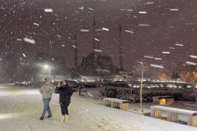 meteoroloji-25-ile-kar-uyarisi-yapti-saatte-60-km-hizla-gelen-firtina-radara-yansidi-yilin-ilk-buyuk-hava-dalgasi-wH9LUyWI.jpg