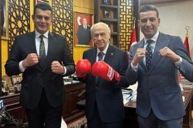 mhp-genel-baskani-devlet-bahceli-boks-eldivenli-paylasim-yapti-YHYDY5eN.jpg