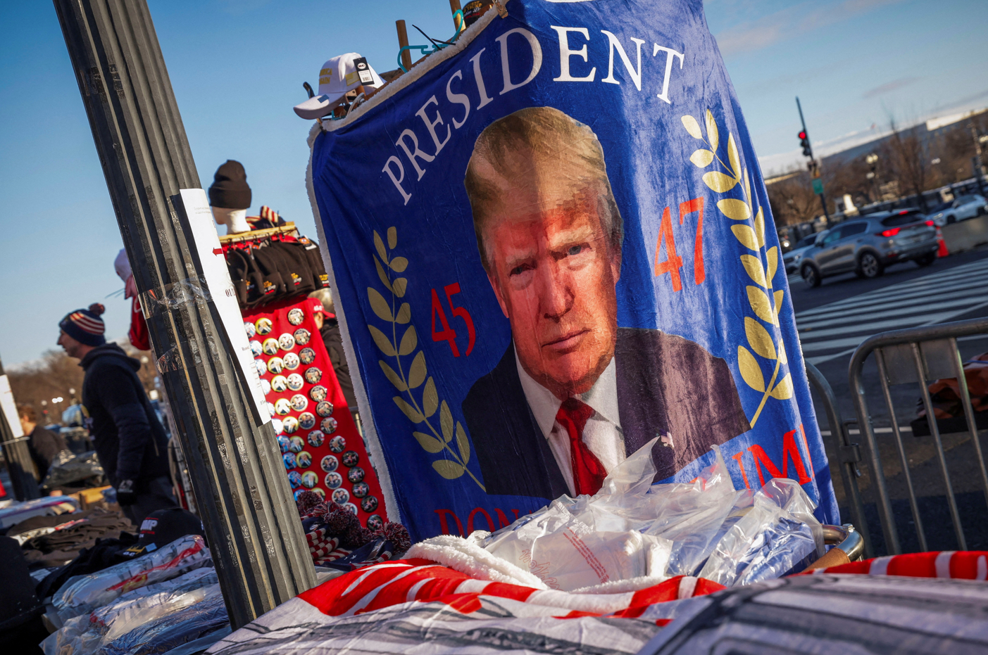 Milyarderlerden Destek Alan Trump, İlk Gün 100'e Yakın Kararnameyi İmzalamaya Hazırlanıyor