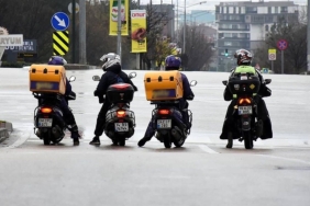 moto-kuryelerin-aylik-kazanci-ne-kadar-beyaz-yakalilarin-4-kati-gelir-rycCgsSk.jpg
