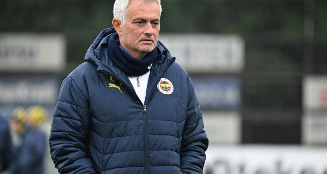 mourinhonun-raporu-aciklandi-7-futbolcu-takimdan-ayriliyor-B1N1A3Hn.jpg