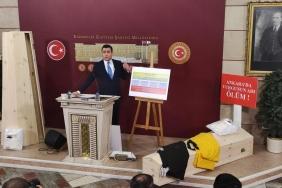 osman-gokcek-meclise-tabut-getirerek-abbnin-kefen-alimlarinda-yolsuzluk-yaptigini-savundu-l9ZcKcln.jpg