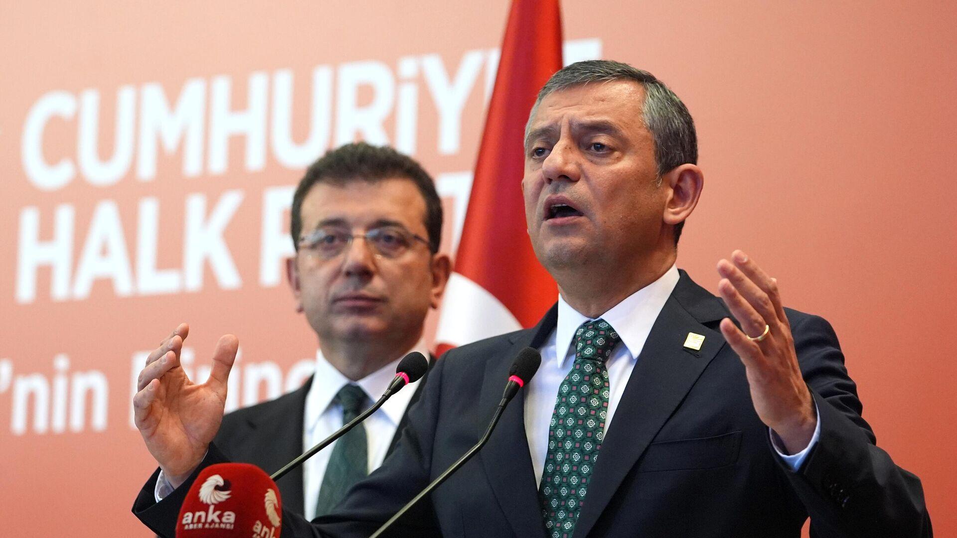 ozel-ve-imamoglundan-besiktas-belediyesi-onunde-aciklama-aslinda-mesele-ne-esenyurt-ne-de-besiktas-RTQ1AsnX.jpg