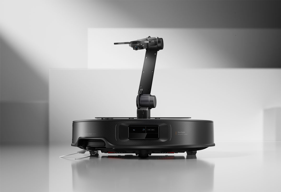 Roborock'un Devrim Yaratan Robot Süpürgesi: Küçük Nesneleri Koluyla Kaldırıp Yerine Yerleştiriyor!