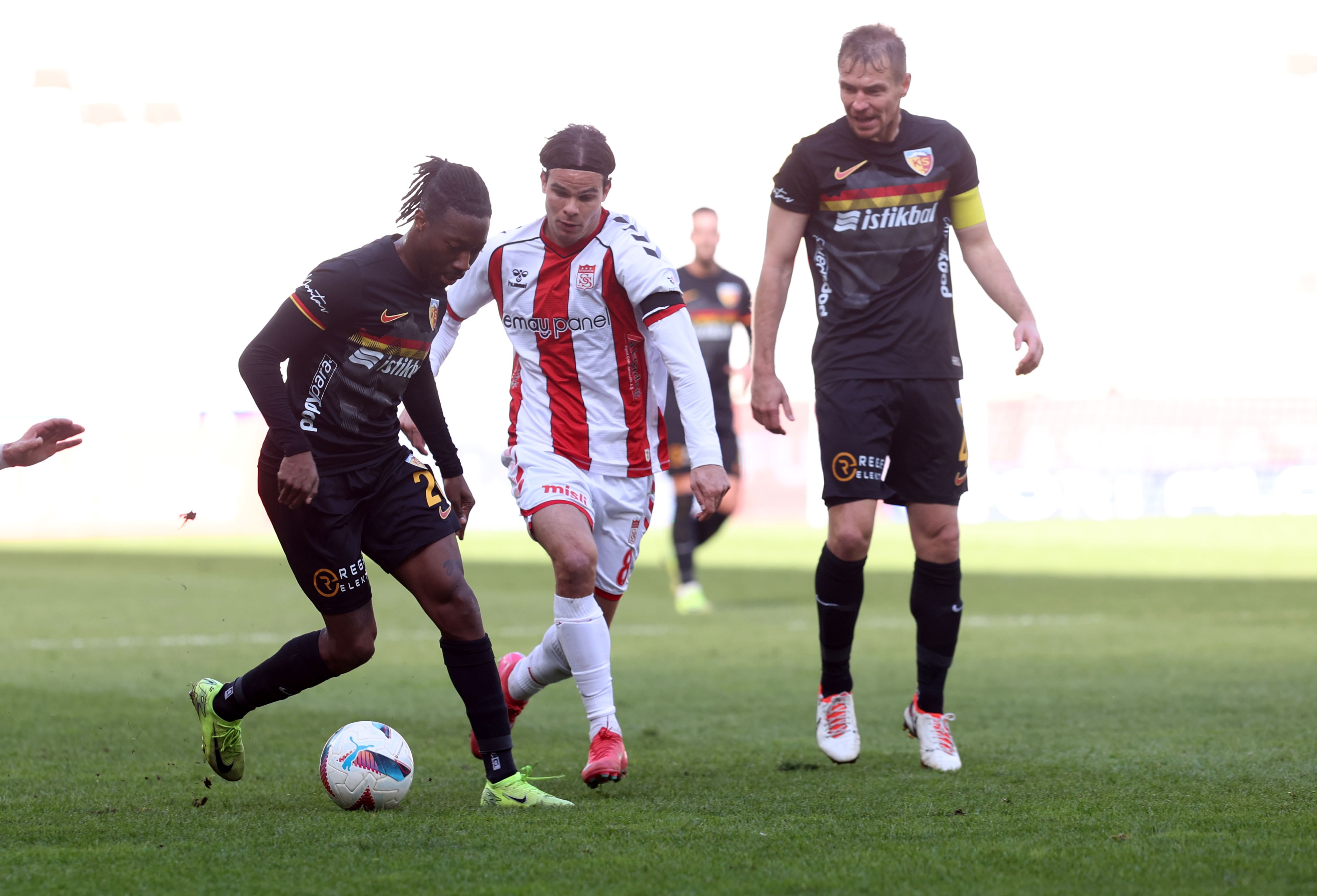 Trendyol Süper Lig'de Heyecan Dolu Maç: Sivasspor 5-2 Kayserispor