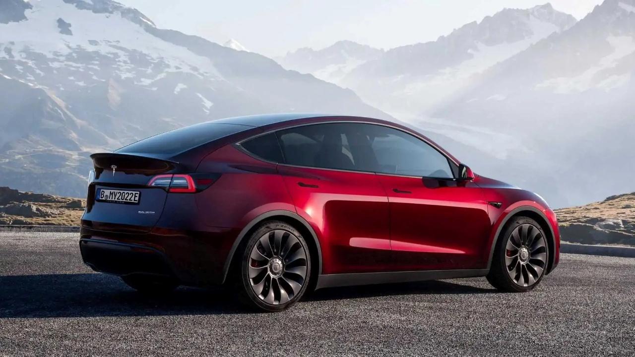 teslanin-tarihinde-bir-ilk-elon-muski-saskina-ceviren-dusus-TtnHHHIB.jpg