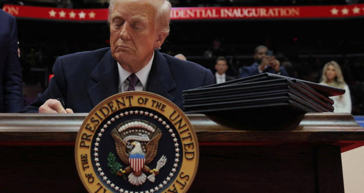 trumpin-ilk-gunu-diktatorluk-iddiasi-ve-kararnameleri-ClEYJk8u.jpg