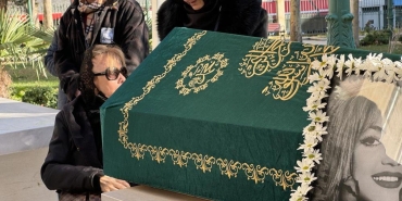 turk-sanat-muzige-sanatcisi-gonul-akkora-veda-P7feexRM.jpg