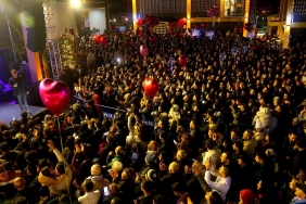 unlu-sarkici-haluk-levent-yeni-yila-depremzedelerle-birlikte-girdi-fZldAw2Y.jpg
