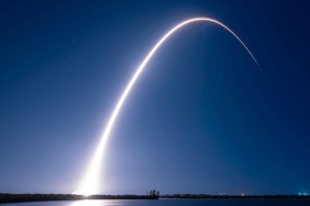 uzayda-iki-farkli-yolculuk-spacex-falcon-9-ile-aya-yukseliyor-XOkIa3TM.jpg