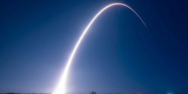 uzayda-iki-farkli-yolculuk-spacex-falcon-9-ile-aya-yukseliyor-XOkIa3TM.jpg