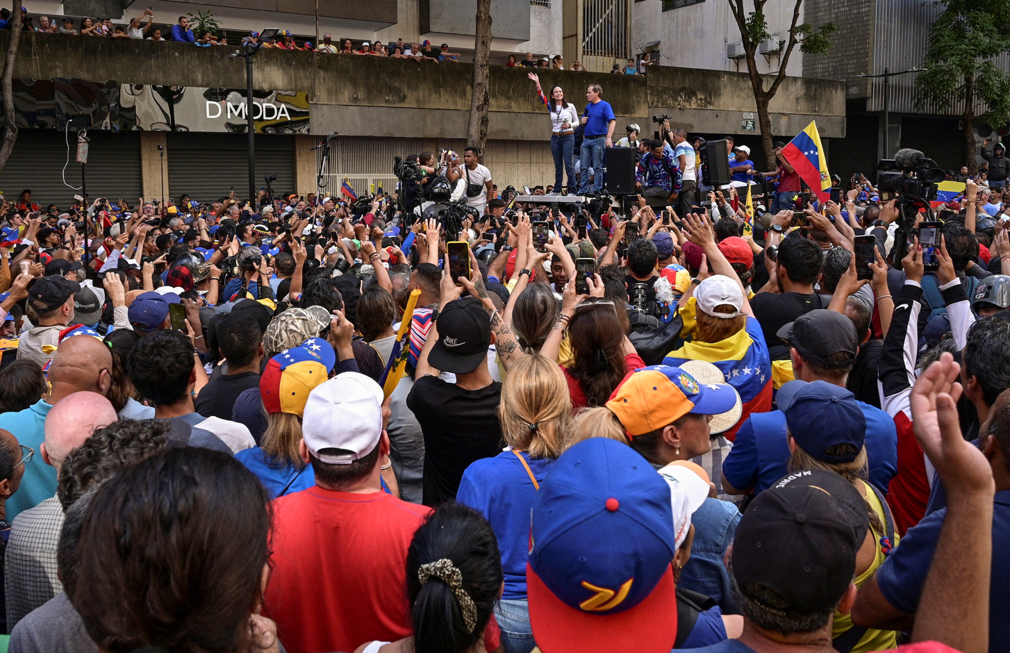 Venezuela'da Protestolar ve Siyasi Gerilim