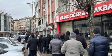 yuzde-50-zami-duyup-kuyruga-giren-vatandaslar-stok-yapmaya-kostu-PVnW3g5H.jpg