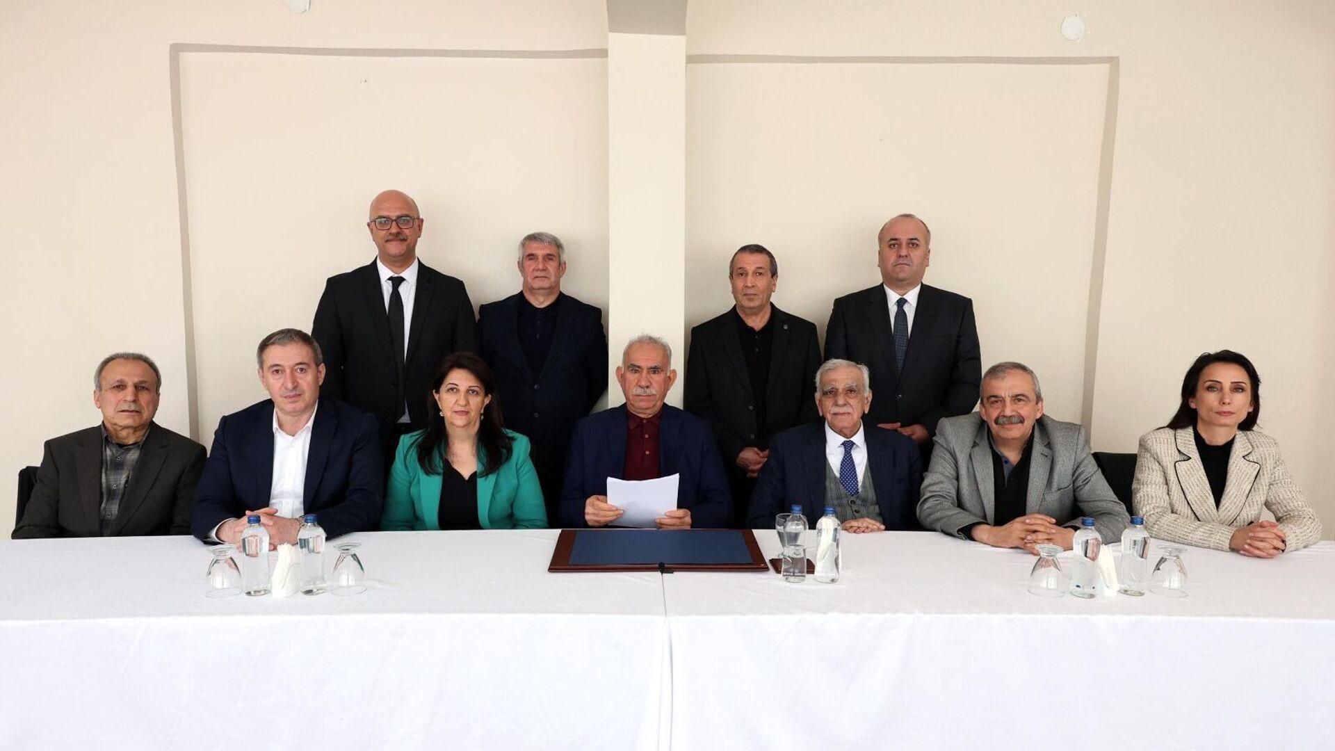 ahmet-hakan-ocalanin-cagrisinin-sifrelerini-acikladi-peki-ya-federasyon-ayri-devlet-hepsine-hayir-diyor-ocalan-3I5nVHUB.jpg
