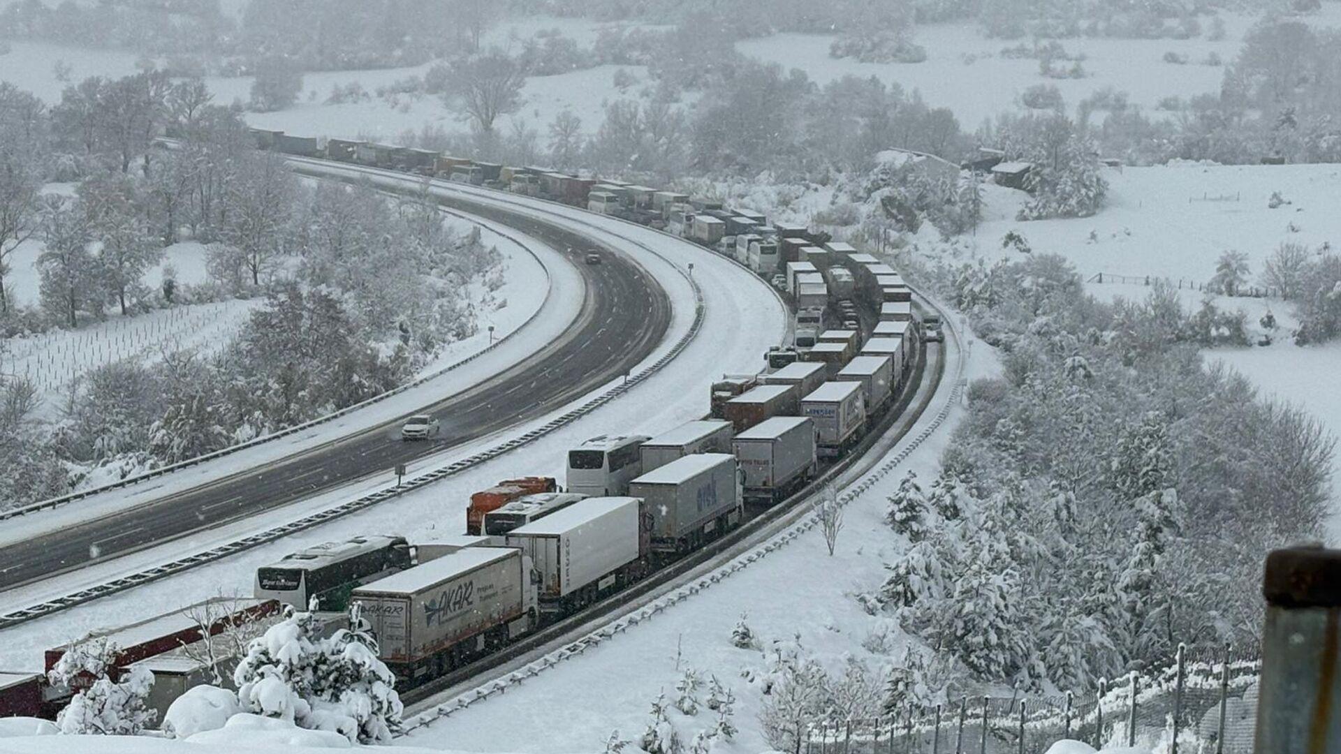 altay-kar-firtinasi-turkiyeyi-vurdu-meteorolojiden-istanbul-dahil-pek-cok-sehre-turuncu-ve-sari-kodlu-alarm-geldi-ThIFKOO4.jpg
