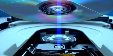 blu-rayi-geride-birakan-devrim-fluo-ray-diskler-ile-sadece-1-dolarla-10tb-veri-depolamanin-yolu-4Lp98ylS.jpg