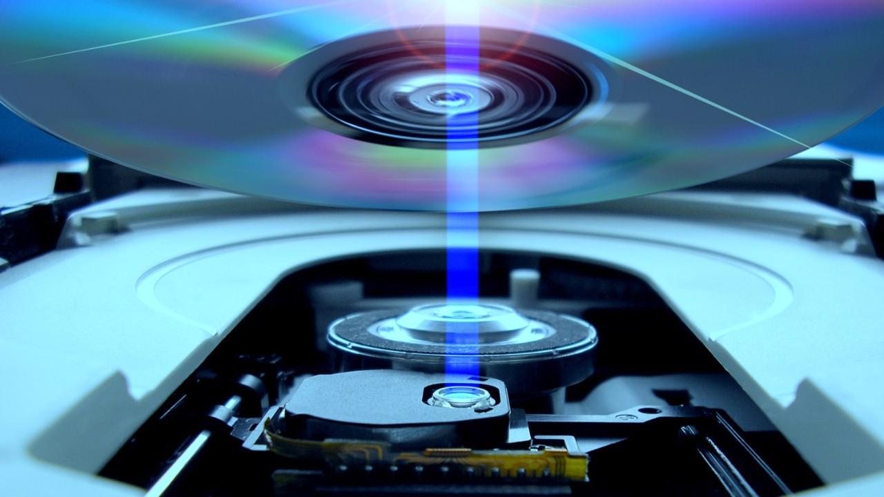 blu-rayi-geride-birakan-devrim-fluo-ray-diskler-ile-sadece-1-dolarla-10tb-veri-depolamanin-yolu-4Lp98ylS.jpg