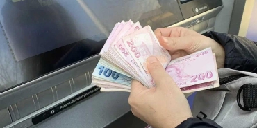 emekli-promosyonunda-rekor-tutar-27-bin-tlye-ulasan-3-banka-yarisi-hYxKFvvG.jpg