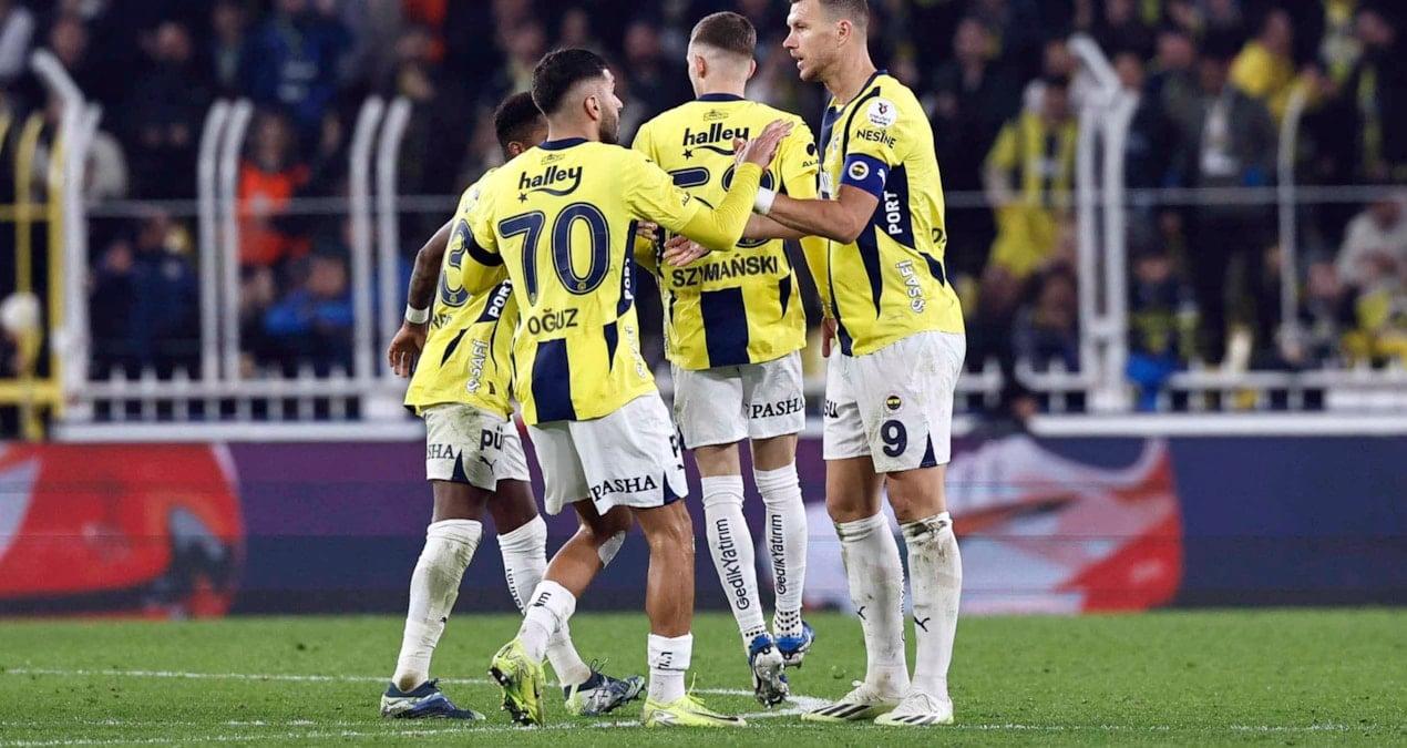 fenerbahcenin-golculeri-galibiyeti-kutladi-yeuLhvKP.jpg