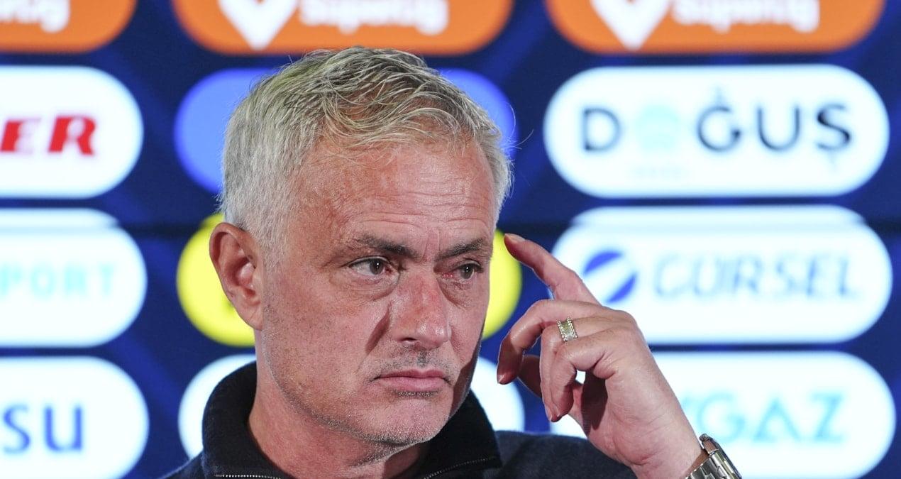 jose-mourinho-ghezzalin-soyledigi-seyler-gizli-kaldi-ywaBI9S6.jpg