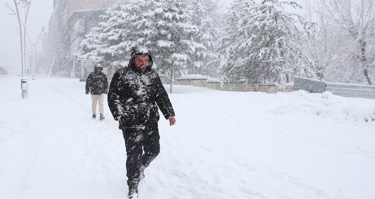 karli-hava-kosullarinda-disari-cikmadan-once-almaniz-gereken-onemli-onlemler-A6UHCxDE.jpg