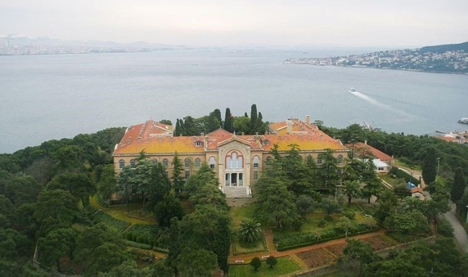 kozmopolis-ince-cizgi-heybeliada-ruhban-okulunun-derinliklerine-yolculuk-4klg8Afx.jpg