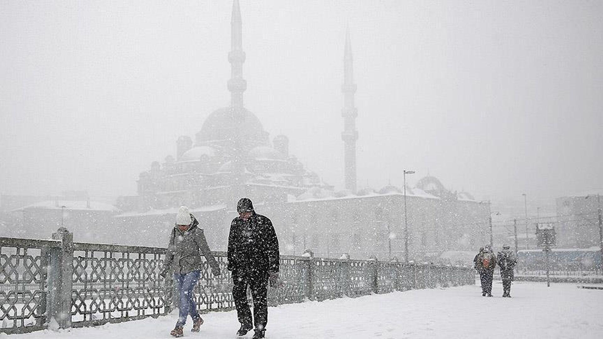 meteorolojiden-19-sehre-sari-kodlu-alarm-istanbulda-yogun-kar-yagisi-ve-firtina-hangi-illerde-okullar-tatil-edildi-6luPf7kd.jpg