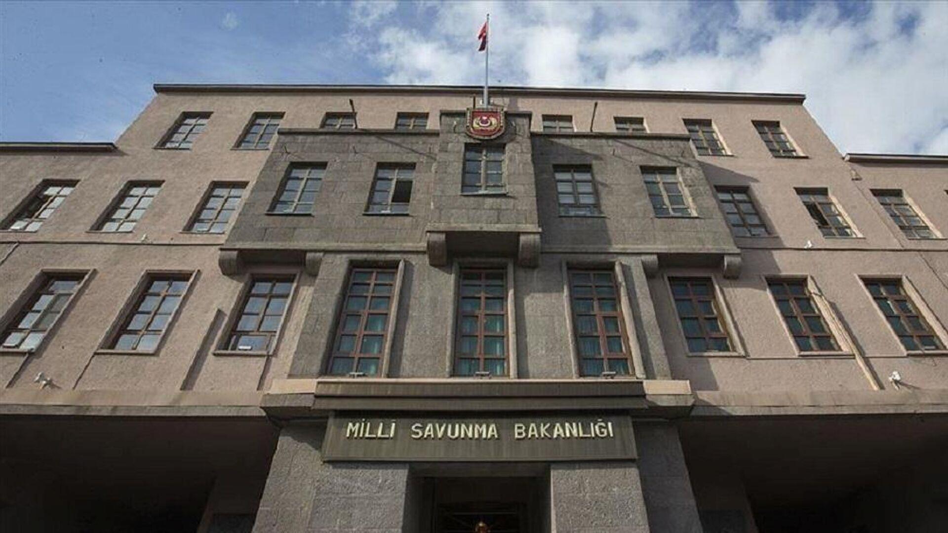 msb-kaynaklarindan-ozgur-ozele-komutanlar-yaniti-tum-yasal-haklar-kullanilacak-gINkrcmW.jpg