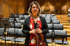 muzik-ve-toplumsal-duyarlilik-julide-yalcinin-dunya-kadinlar-gununde-akmde-gerceklestirecegi-konserin-anlami-vk2h9TCR.jpg