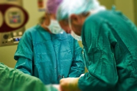 rusyada-mucize-doktorlar-essiz-bir-yonteme-basvurdu-24-saatte-25-kez-kalbi-duran-hasta-kurtarildi-JCirgK23.jpg