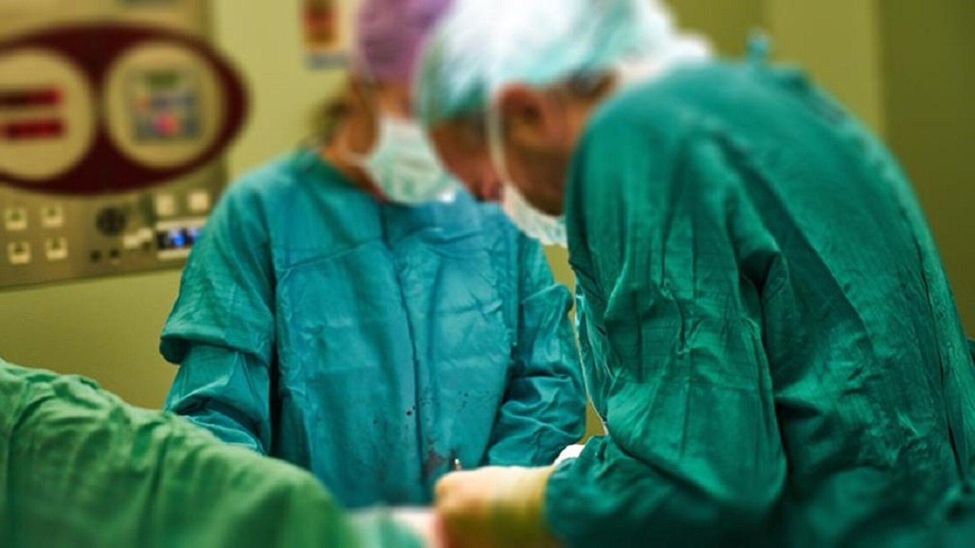 rusyada-mucize-doktorlar-essiz-bir-yonteme-basvurdu-24-saatte-25-kez-kalbi-duran-hasta-kurtarildi-JCirgK23.jpg