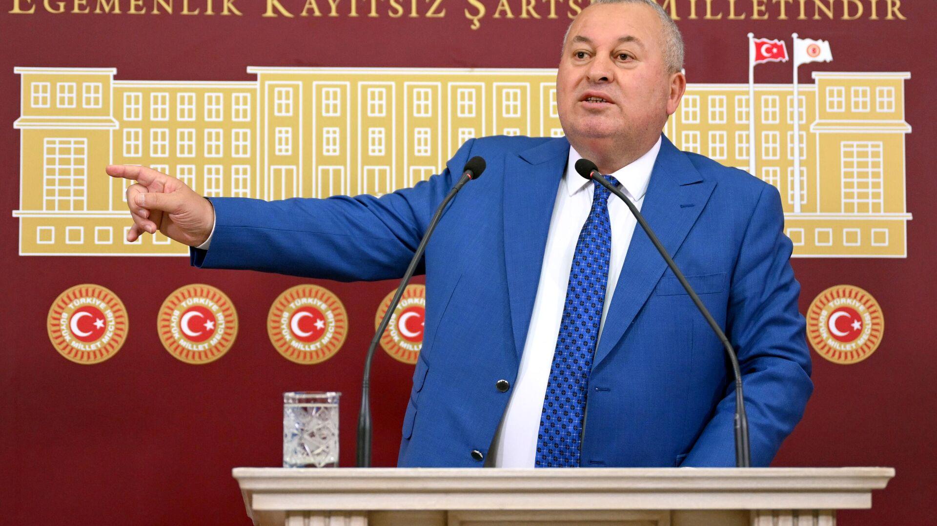 salih-uzun-ve-cemal-enginyurt-chpye-katilacak-OFRNyB3d.jpg