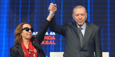 serap-yazici-ozbudun-ozgur-ozelin-iddiasini-yalanladi-gorusme-surecini-detaylariyla-anlatti-xrunKrU7.jpg