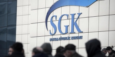 sgk-100-bin-kisinin-emekli-maasini-keserek-binlerce-eve-yazi-gondermeye-basladi-CMRjYuUq.jpg