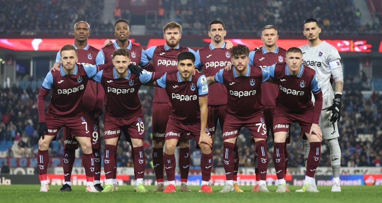 trabzonsporun-buyuk-mac-zaferi-icin-bekleyisi-4eUCdOvg.jpg