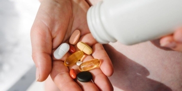 vitaminlere-guvenerek-sagliksiz-beslenmeyi-birakin-sagliginiz-icin-dogru-adimlar-MkyrNcrT.jpg