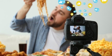 yemek-tutkunlarinin-yeni-fenomeni-mukbang-akimi-jg4mmIGa.jpg