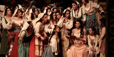 193-yillik-zengin-kiz-fakir-oglan-masalinin-yeniden-canlanisi-ask-iksiri-ile-buyulu-bir-yolculuk-27LxKBnF.jpg