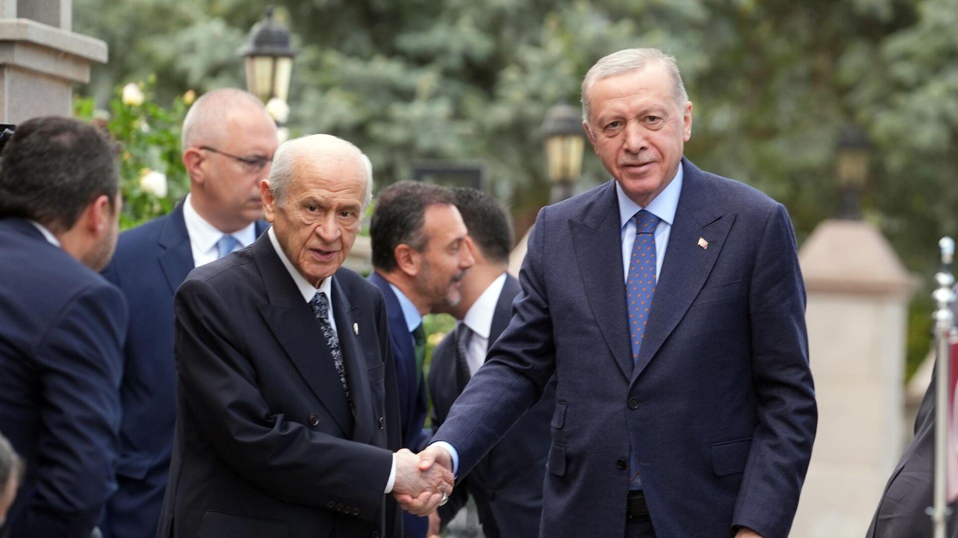 ahmet-hakan-teror-belasindan-kurtuluyoruz-ama-bu-tarihi-yazan-cesurlar-var-7cbytvFR.jpg