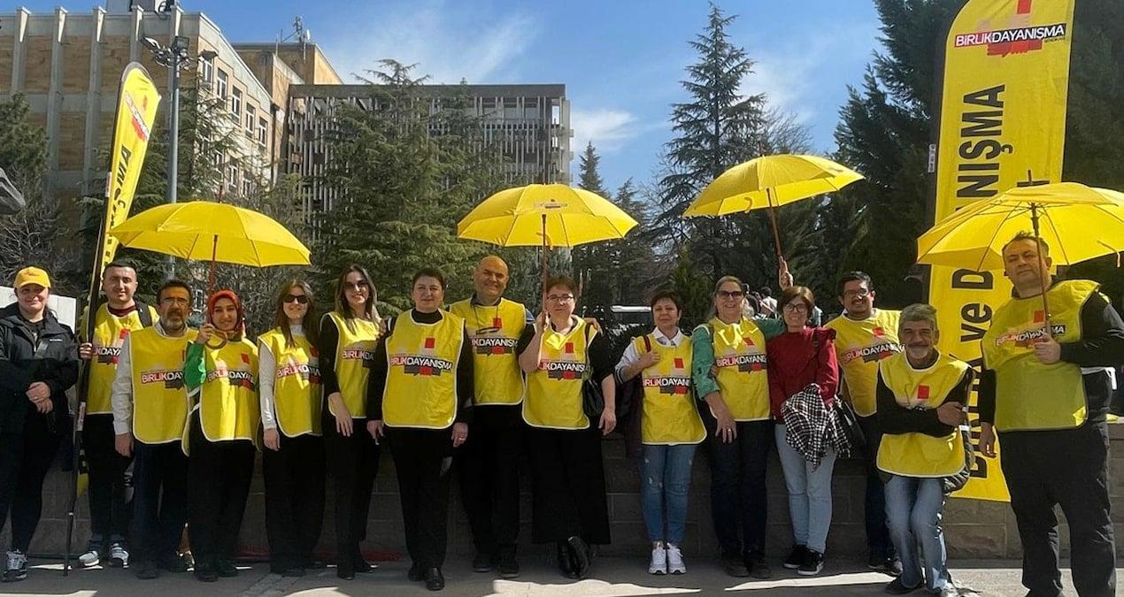 aile-sagligi-merkezi-personeli-tip-bayraminda-grev-yapti-KOwJa3PU.jpg