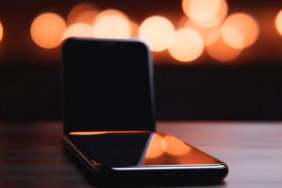 applein-katlanabilir-iphoneu-sivi-metal-ile-gelecegi-sekillendiren-iddia-53hhlDPe.jpg