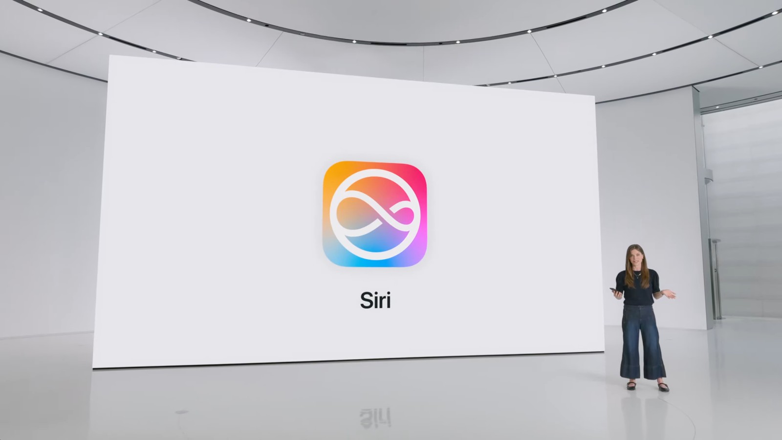 Apple, Siri'nin Güncellenmiş Versiyonunu Erteledi