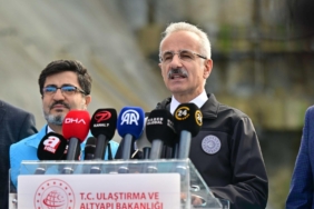 bakan-uraloglu-tbmmde-5g-deneyimleniyor-7UKmhXOO.jpg
