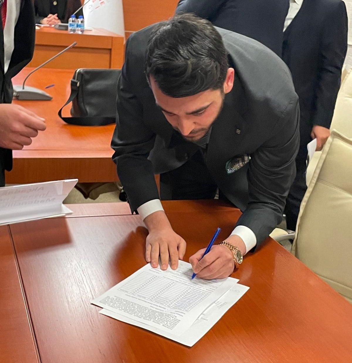 Çayırhan'da AKP Üyelerine Ücretsiz İmkanlar Sunuluyor