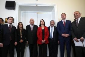 dem-parti-heyeti-mhp-ve-ak-partiyi-ziyareti-NcDNWOQX.jpg